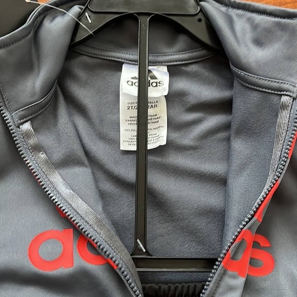 NWT adidas Kids 2 piece Active Set Red And Black           Size size 2T - Picture 7 of 10